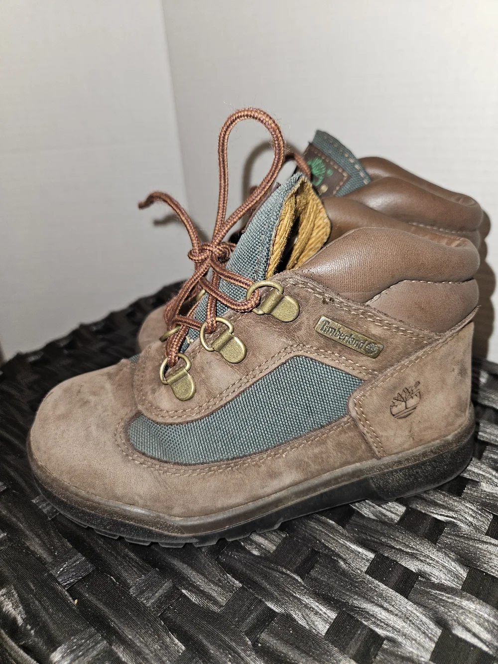 Timberland eyelets upper